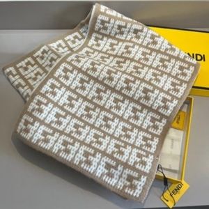FENDI	 women's fashion knitted scarf